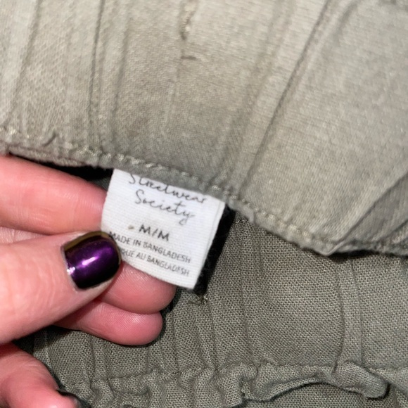 Green capri pants - Picture 3 of 5